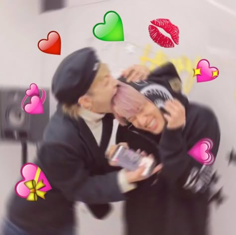 Heart Memes, Ateez Meme, Heart Meme, Bts Meme Faces, Ateez Memes, Bts Reactions, Funny Kpop Memes, Bts Meme, Kpop Meme