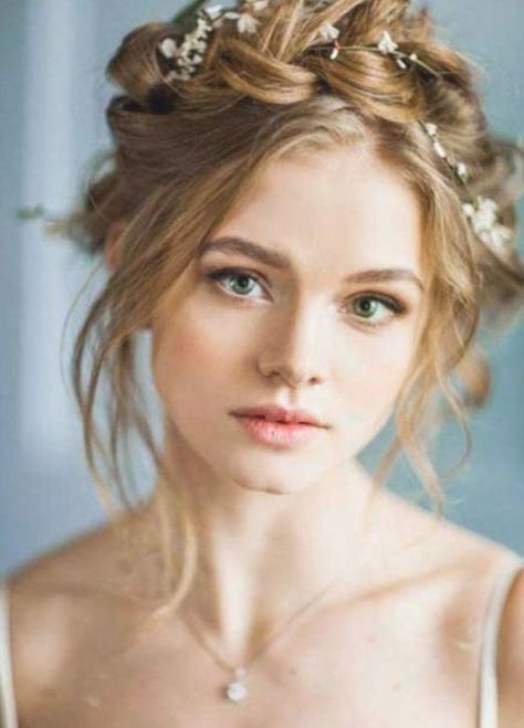 11 Effortlessly Romantic Wedding Hairstyles: #6. This Dutch crown braid gets a modern twist with face framing pieces pulled loose and a vine of flowers intertwined. #promhairstyles Hufflepuff Oc, Loose Wedding Hair, Flower Bride, Flower Crown Hairstyle, Romantic Wedding Hair, Braided Cornrow Hairstyles, Tiara Hairstyles, Peinados Recogidos, Long Hair Wedding Styles