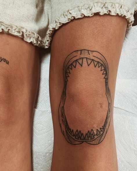 Knee Shark Tattoo, Around The Knee Tattoos, Shark Knee Tattoo, Shark Jaws Tattoo Knee, Shark Jaw Tattoo Knee, Jaw Tattoo Knee, Around Knee Tattoo, Shark Jaw Tattoo, Shark Jaws Tattoo