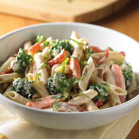 Creamy+One-Pot+Pasta+-+The+Pampered+Chef® 1 Pot Pasta, Pampered Chef Desserts, Light Pasta Dishes, Jambalaya Pasta, Smoked Sausage Pasta, Cream Cheese Pasta, Sausage Pasta Recipes, Light Pasta, Hot Bread