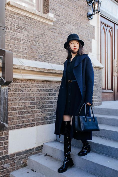 Patent Boots Outfit, Workwear Chic, Dior Dress, Patent Boots, Patent Leather Boots, Workwear Fashion, All Black Outfit, Boots Outfit, Black Button