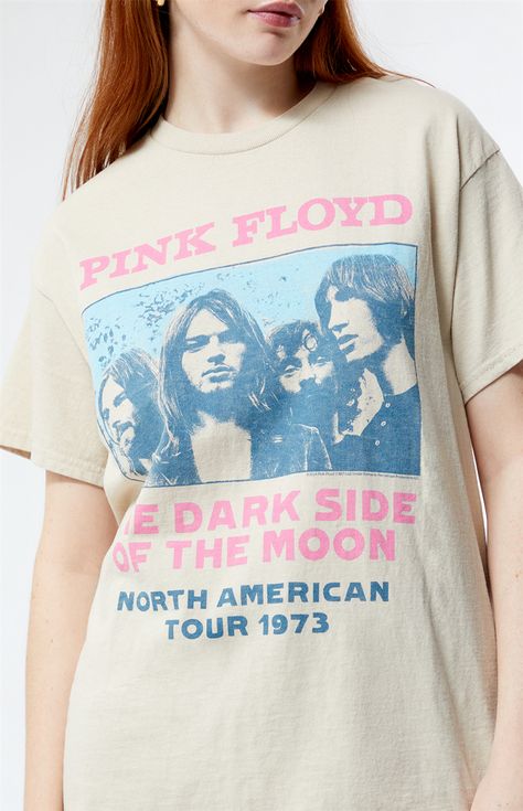 Purple Clothes, Pink Floyd Band, Pink Floyd Dark Side, Dark Side Of The Moon, Tshirt Ideas, Custom Graphics, Perfect Harmony, Top Graphic Tees, Band Shirts