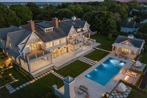 Hamptons Mansion, Pool Guest House, Duck Pond, Outdoor Tv, Luxury Homes Dream Houses, Workout Rooms, Southampton, Pool House, Style House