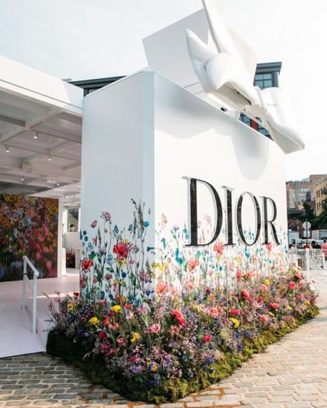 Experiential agency @weareagenc makes a splash at New York Fashion Week with this incredible pop-up brand activation for @dior's Miss Dior Millefiori in Gansevoort Plaza 🎀🌷

Photos via @clarkstudio

#missdiormillefiori #dior #nyfw #brandactivation #diorpopup #experientialmarketing #marketingagency #branexperience #missdior #fashionweek #theinstituteforeventmanagement Dior Pop Up, Dior Pop Up Store, Dior Millefiori, Activation Ideas, Brand Activation, Experiential Marketing, Miss Dior, Pop Up Store, Experiential