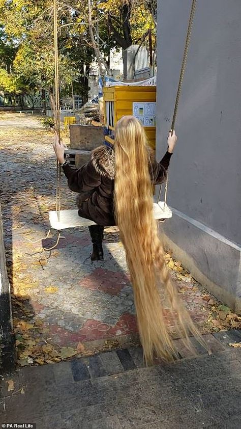 Real Life Rapunzel, Summer Hair Care, Extremely Long Hair, Rapunzel Hair, Long Hair Pictures, Really Long Hair, Hair Girls, Cut Her Hair, A Haircut