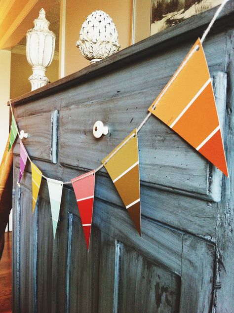 Paintchip garland Throwing a Great Housewarming Party Bunnings Birthday, Swatch Art, Easy Dyi, Paint Chip Crafts, Housewarming Party Decorations, Preschool Room, Diy Frühling, Engagement Banner, Girl Sleepover