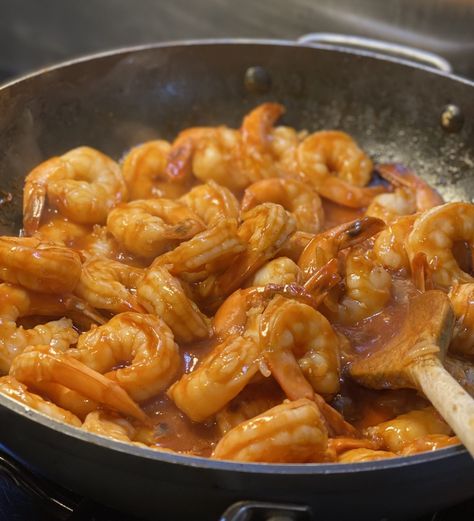 Trinidad Pepper Shrimp Recipe • Caribbean Catering • Essex, London, Hertfordshire Paratha Roti Recipe, Macaroni Pie Recipe, Pepper Shrimp Recipe, Cooking With Fresh Herbs, Rum Cake Recipe, Trinidad Recipes, Pepper Shrimp, Puri Recipes, Roti Recipe