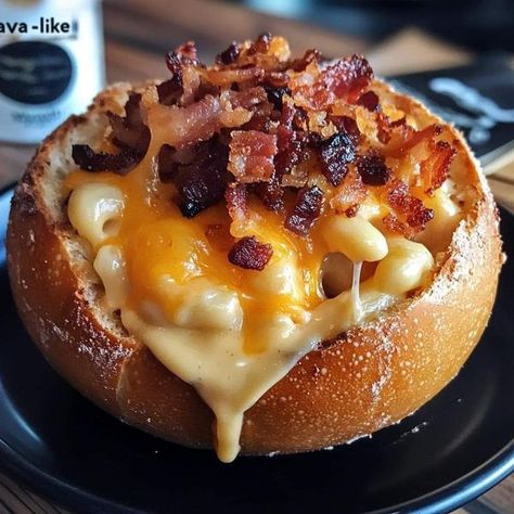 Mac And Cheese Bowls, Cheese Bread Bowl, Health Chicken Recipes, Cheese Game, Cinnamon Roll Muffins, Seafood Bisque, Garlic Cream Sauce, Butter Salmon, Gouda Cheese