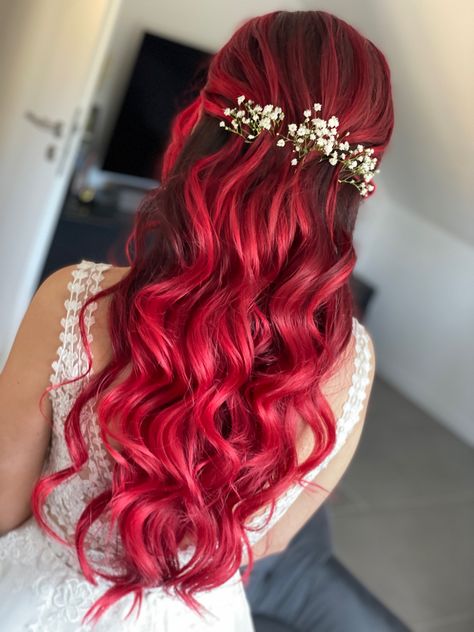 Waves for bride hairstyle Red Hair Wedding Hairstyles, Wedding Hairstyles Red Hair, Red Hair Bride, Bright Red Hair Dye, Red Hair Brides, Crimson Red Hair, Red Wedding Hair, Red Bridal Hair, Striking Hair