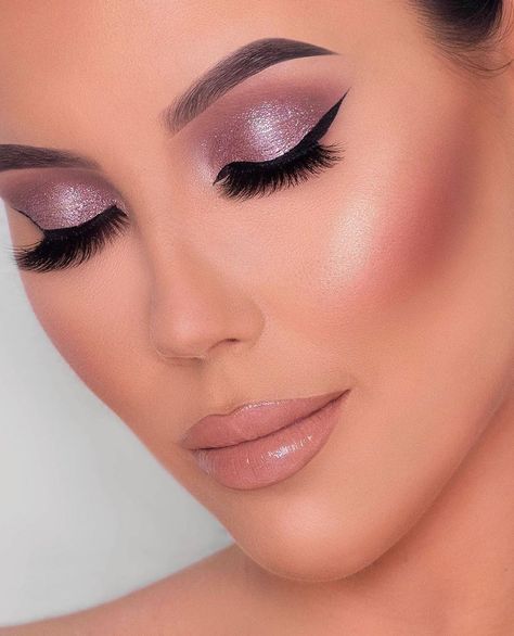 634 Likes, 4 Comments - HB Beauty Bar (@hbbeautybar) on Instagram: “Soft Shimmery Glam ✨ || @anknook wearing #maybelline Fit Me Loose Powder - link in bio || Enjoy 20%…” Dusty Pink Makeup, Purple Bridal Makeup, Pink Makeup Look, Wedding Eyes, Wedding Makeup For Brown Eyes, Dramatic Eye Makeup, Cat Eye Makeup, Purple Makeup, Makeup Deals