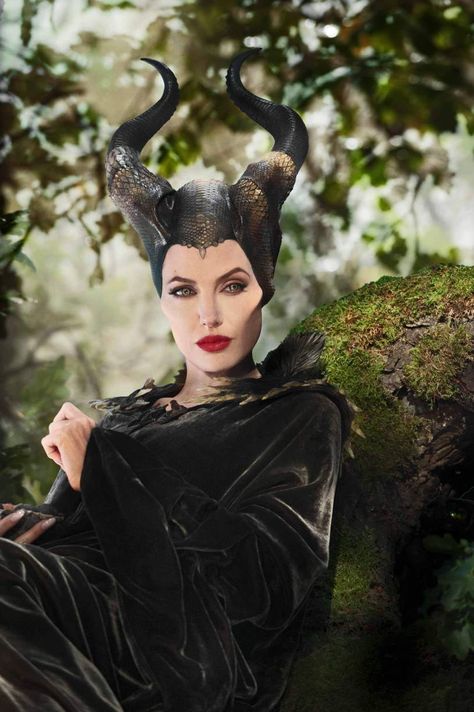 Maleficent Inspiration 4 Maleficent 2014, Angelina Jolie Maleficent, Disney Maleficent, Woman In Black, Ange Demon, Dark Autumn, Art Disney, Maleficent, Disney And Dreamworks