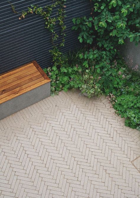 Herringbone Clay Pavers, Clay Brick Paving, Dutch Clay Pavers, Brick Paving Ideas Outdoor, Clay Pavers Patio, Green Pavers, Paver Courtyard, Courtyard Pavers, Permeable Pavers Driveways