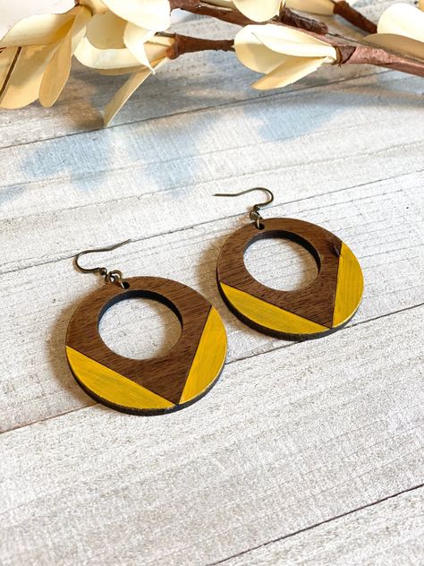 Wooden Jewelery, Diy Earrings Easy, Wood Jewelery, Laser Cut Wood Earrings, Bridesmaid Earrings Gold, Cobalt Blue Earrings, Native American Beaded Earrings, Easy Jewelry, Pearls Diy