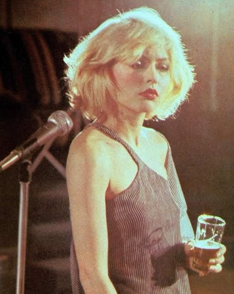 Debbie Harry Hair, Debbie Harry 70s, Deborah Harry Blondie, Deborah Harry, Diy Rock Art, Blondie Debbie Harry, Rock Girl, Deep Winter, Debbie Harry