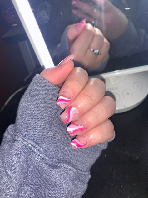 Pink wavy nails, wavy trend, pink waves, acryilics, coffin shape, pink shades, nail ideas, nail inspo, trending nails, wavy nail trend. Pink Wavy Nails, Wavy Lines Nails, Wavy Nail Design, Wavy Nail Art, Wavy Nails, Pink Waves, Trending Nails, Nail Trend, Coffin Shape