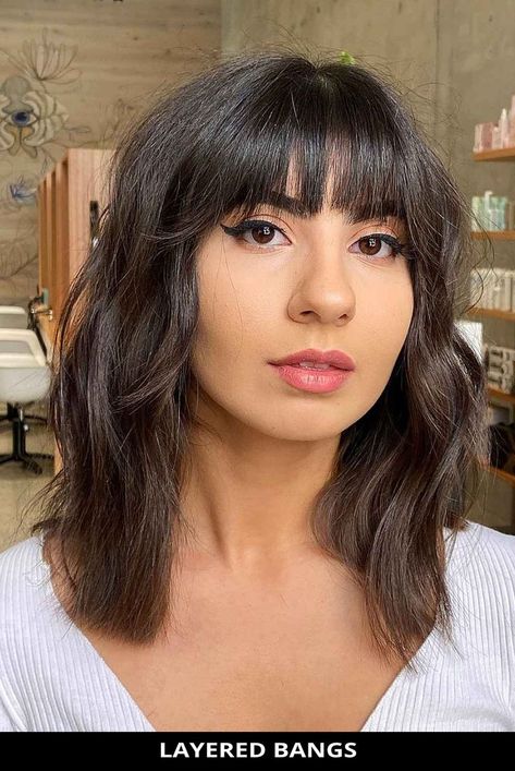 Request this striking layered bangs for your next haircut! See all of the details for this look by tapping Visit and you'll also see the rest of these 26 easiest bangs for women with small foreheads to flatter your face shape. // Photo Credit: @jaiden_edwardsandco on Instagram Bangs For Small Forehead, Haircuts For Small Faces, Small Forehead Hairstyles, Layered Bangs, Small Forehead, Forehead Hair, Bangs For Women, Fringe Bangs, How To Style Bangs