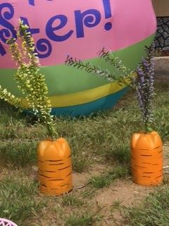 Carrot Easter Decor, Easter Garden Decorations, Easter Yard Decor, Office Easter Decorations, Outdoor Easter Decor, Easter Archway, Easter Party Decorations Outdoor, Easter Carrots Decoration, Easter Outdoor Decor