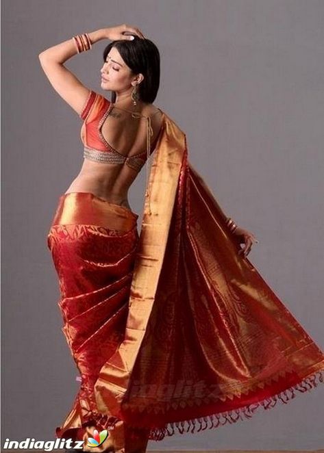 Shruti Haasan ऐश्वर्या राय, Shruti Haasan, Shruti Hassan, Indian Designer Sarees, Indian Silk Sarees, Movie Reviews, Beautiful Saree, Indian Beauty Saree, Blouse Patterns