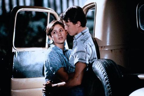 Emily Warfield and Jason London as Maureen Trant and Court Foster in 'The Man in the Moon' (1991) Man In The Moon Movie, Jason London, Beautiful Movies, Moon Movie, The Man In The Moon, Romance Movies Best, Water For Elephants, Movie To Watch List, Man In The Moon