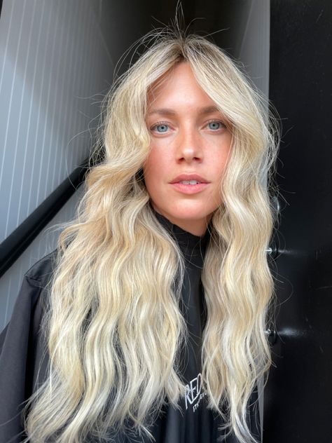 Bright blonde Long hair Shadow root Goldcoast Blond Shadow Root, Bright Blonde With Shadow Root, Hair Shadow Root, Blonde Shadow Root, Blonde Long Hair, Hair Shadow, Shadow Root, Bright Blonde, Long Blonde Hair