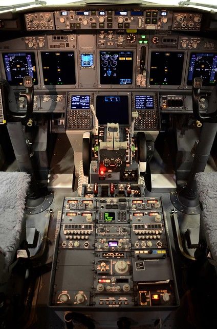 Alaska Airlines Boeing 737-900ER N265AK | Airplane 6113 | Jon Ostrower | Flickr Aviation Wallpaper, Boeing 737 Cockpit, Pilots Quotes Aviation, Pilot Aesthetic, Airline Interiors, Jet Airlines, Private Jet Interior, Northwest Airlines, Aviation Technology