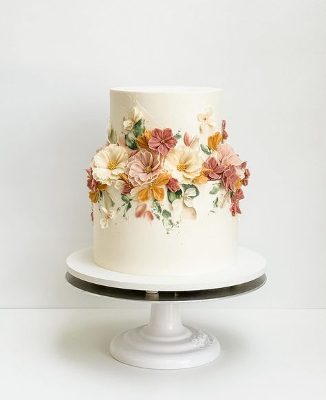 Lila Cake Shop, Wedding Floral Cake, Lauren Kyle, 2026 Wedding, Floral Cake Design, Couple Wedding Shower, Wedding Cake Roses, Unusual Wedding, Floral Wedding Cake