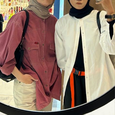 #outfit #ootd #hijab #kemeja #overside #outer #whitejeans #pashmina Ootd Hijab, Outfit Idea, White Jeans, Ootd