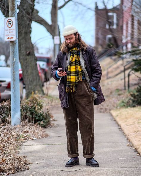 Barbour Scarf Men, Barbour Outfit Street Styles, Barbour Jacket Mens, Barbour Scarf, Grandpa Core, Wax Jacket, Ivy Style, Barbour Jacket, Scarf Outfit