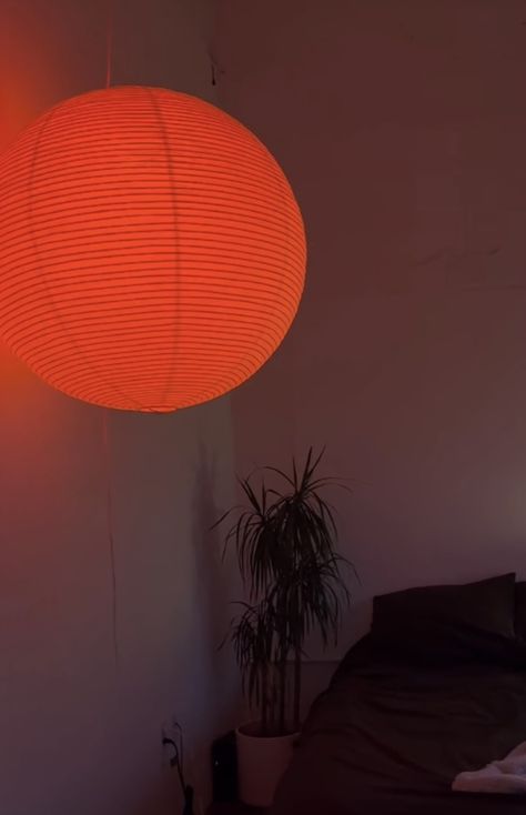 Paper Lanterns Bedroom Decor, Bedroom Paper Lanterns, Paper Lantern In Bedroom, Paper Lantern Decor Bedroom, Paper Lantern Bedroom, Paper Lantern Aesthetic Room, Paper Lanterns Bedroom, Room Inspo Sunset Lamp, Orange Lamps Bedroom