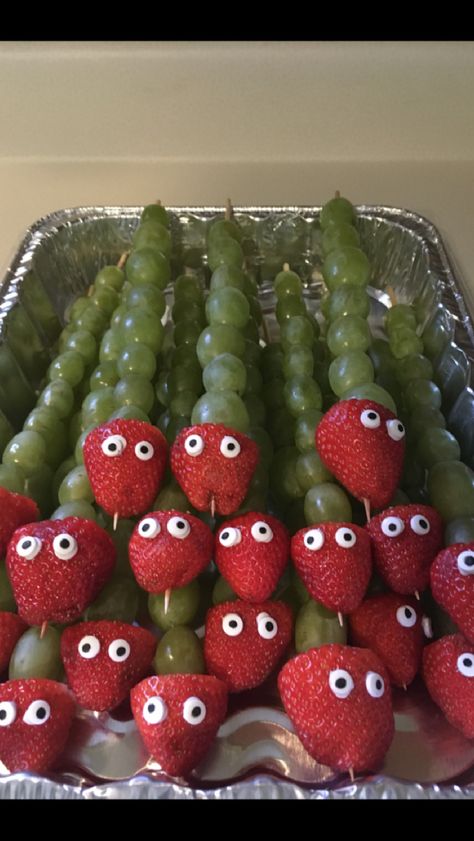 Baby Boy Shower Food, Shower Snacks, Boy Baby Shower Food, Safari Birthday Party Decorations, Snake Birthday, Boys Food, Zoo Birthday Party, Snacks Fruit, Fruit Ideas