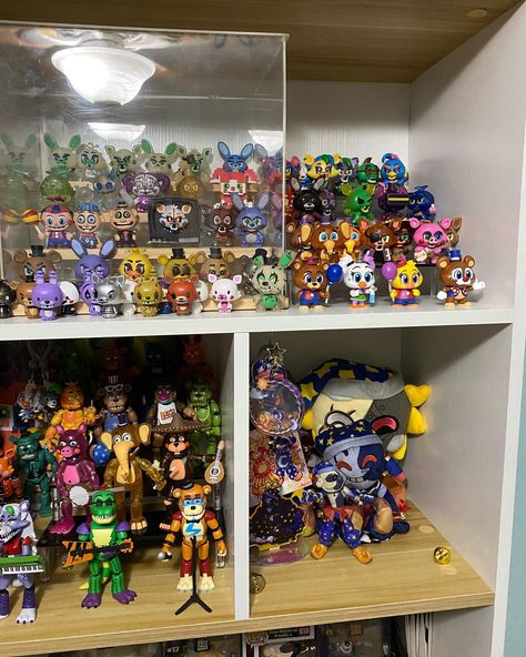 Live laugh Fnaf Shelf. This is what brings me joy. - #fnaf #fnafcollection #fnafsecuritybreach #fivenightsatfreddys #collection #collectible #collector #sunandmoon #fnafsun #fnafmoon #fnafsl Fnaf Bedroom Ideas, Fnaf Bedroom, Fnaf Collection, Exotic Butters, Fnaf Sl, Room Goals, Room Idea, Fnaf Art, Dream Bedroom