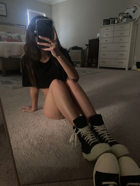 Drkshdw Rick Owens, Rick Own Outfits, Rick Owen Shoes, Rick Owens Fits, Rick Owens Outfits, Outfits With Rick Owens, Rick Owens Outfit Women, Rick Owens Drkshdw Outfit, Rick Owens Fit