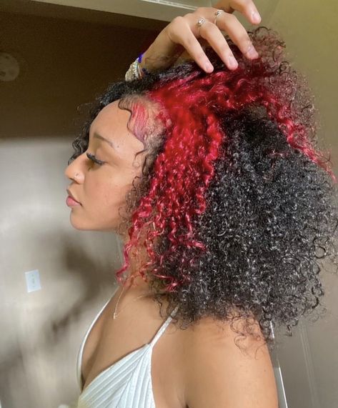 Hair Stripes, Black Red Hair, Dyed Curly Hair, Girl Hair Colors, Red Hair Inspo, Red Curly Hair, Dyed Red Hair, Hair Color Streaks, Hair Streaks