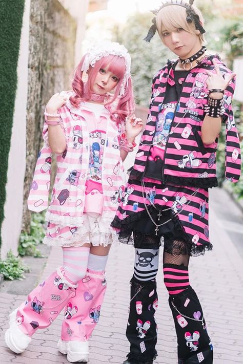 Yami Kawaii Style, Yami Kawaii Aesthetic Outfit, Japanese Pink Outfit, Menhera Outfit Ideas, Yami Kawaii Moodboard, Menhera Fashion Outfit, Yumi Kawaii Outfit, Pink Harajuku Fashion, Yami Kawaii Clothes