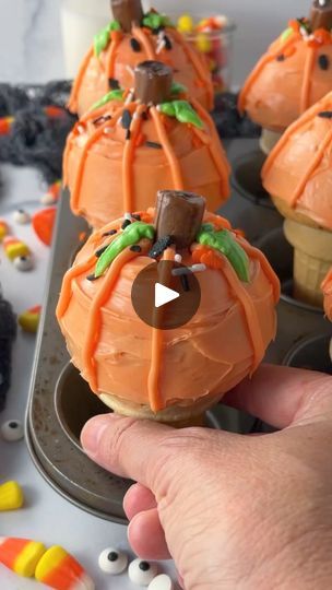 Cupcake Ice Cream Cones, Pumpkin Song, Pumpkin Cupcake, Cupcake Cones, Pumpkin Ice Cream, Halloween Food Treats, Pumpkin Cupcakes, Fall Treats, Halloween Desserts