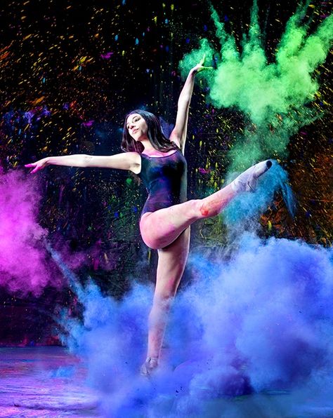 Powerful Dance Poses, Dance Powder Photoshoot, Color Powder Photoshoot Dance, Dance Powder Photography, Drill Pictures, Creative Dance Photography, Gymnastics Chalk, Contemporary Dance Photography, Powder Photography