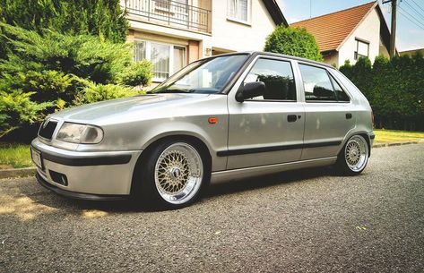 skoda felicia Skoda Felicia, Car Volkswagen, Skoda Superb, Car Door, Lamborghini, Cars And Motorcycles, Volkswagen, Motorcycles, Suv Car