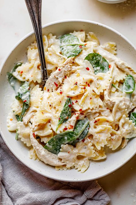 Creamy Spinach Chicken Pasta - #chicken #creamy #pasta #spinach #eatwell101 - This creamy spinach chicken pasta recipe comes together quickly and is a total comfort food dinner! - #recipe by #eatwell101® Cream Cheese Pasta Recipes, Boursin Pasta Recipe, Boursin Chicken, Spinach Cream Cheese, Creamy Spinach Chicken, Pasta Spinach, Cream Cheese Spinach, Chicken Spinach Pasta, Cream Cheese Pasta