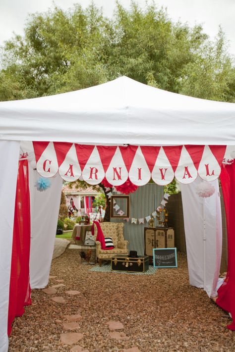 Carnival Wedding Theme, Carnival Tent, Circus Vintage, Fall Carnival, Diy Carnival, Circus Carnival Party, Halloween Circus, Circus Wedding, Carnival Decorations