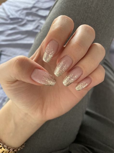 Wedding Nails For Bride Gold Glitter, Gold Nails For Homecoming, Classy Glittery Nails, Gel X Nails Almond Neutral, Pretty Champagne Nails, Acrylic Nails Ideas Gold, Glitter Nails Gold Sparkle, Classy Gold Nails Acrylic, Glitter Nails For Wedding