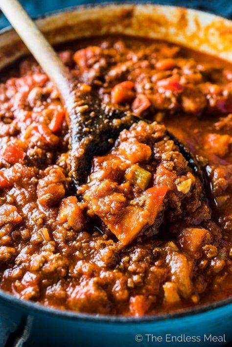 This delicious bean free Easy Paleo Chili Recipe has become our family's go-to one pot dinner. It's full of healthy veggies and so simple to make. It's also 100% Whole30 compliant. You're going to LOVE it! | theendlessmeal.com | #chili #paleochili #whole30chili #beanfreechili #whole30recipes #paleorecipes #paleofamilyrecipes #healthychili #easychilirecipe #chilirecipe #healthyrecipes #beanlesschili #beanlesschilirecipe Paleo Chili Recipe, Beanless Chili Recipe, Paleo Chilli, Paleo Soups, Comforting Food, Chilli Recipe, Paleo Chili, Chili Beans, Healthy Chili