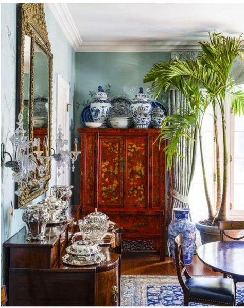 Cabinet Decor Living Room, Decorating Above Cabinets, Chinoiserie Cabinet, Above Cabinet Decor, Cabinet Living Room, Above Cabinets, Blue White Decor, Mirror Design Wall, Blue And White Porcelain