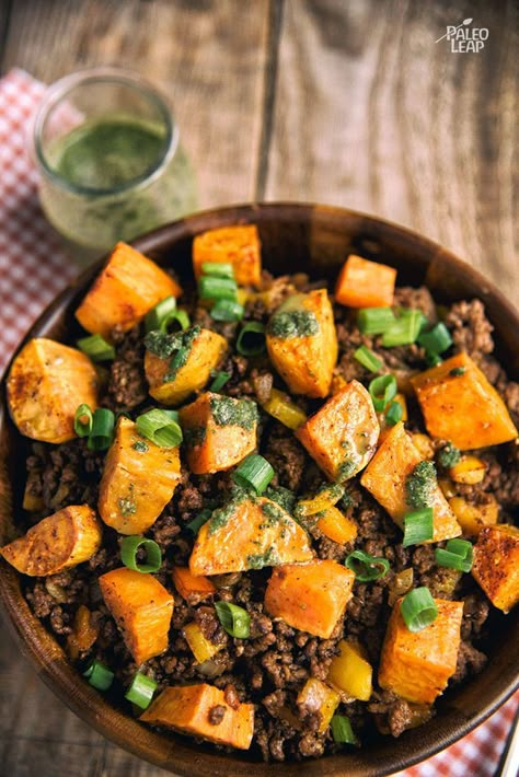 Take a journey into South American cuisine with this delicious and quick bowl. sweet potato&ground beef&spices Sweet Potato And Ground Beef, Potato And Ground Beef, Ground Beef Bowl, Beef Spices, Beef Bowl Recipe, Beef Bowl, Ground Beef And Potatoes, Beef Bowls, Auto Immune