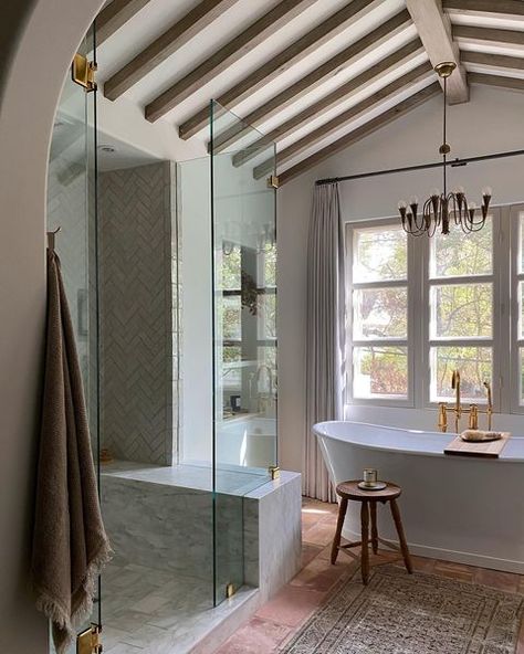 Light And Dwell, Drapery Designs, Amber Lewis, Gorgeous Bathroom, Boho Bathroom, Amber Interiors, Budget Bathroom, Bath Sets, Amazing Bathrooms