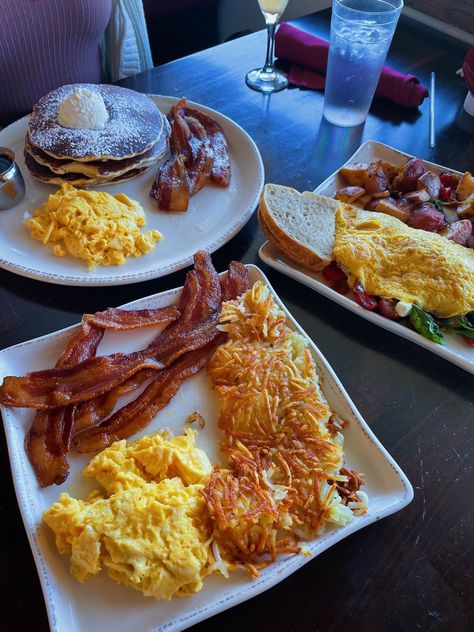 breakfast | eggs | bacon | toast | pancakes Breakfast At Restaurant, European Breakfast, Brunch Restaurant, Stem Club, American Breakfast, Brunch Food, Hotel Breakfast, Soul Food Dinner, Big Breakfast