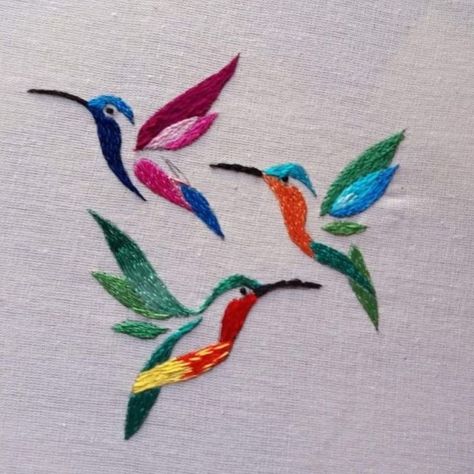 Humming Bird Embroidery Pattern, Hummingbird Embroidery, Embroidered Hummingbird, Mexican Embroidery Designs, Basic Hand Embroidery Stitches, Simple Hand Embroidery Patterns, Birds Embroidery Designs, Hand Embroidery Patterns Flowers, Hand Embroidery Videos