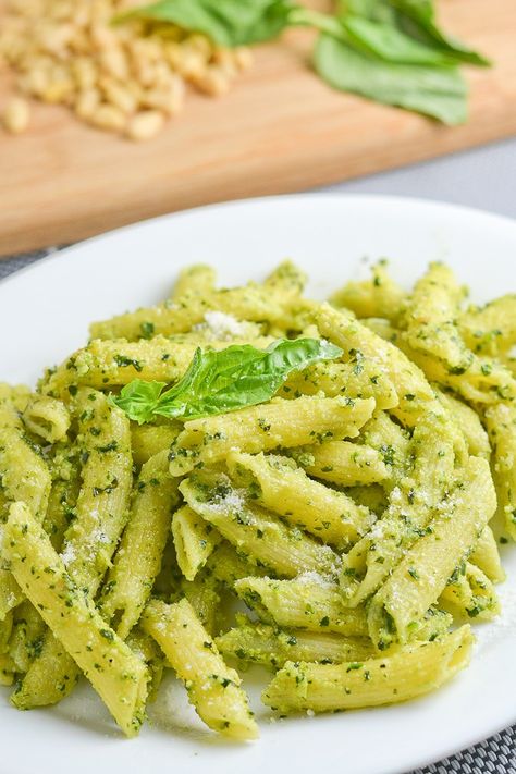 This pesto penne recipe is quick and easy to make. The pesto sauce is homemade and consists of parmesan, pine nuts, basil, garlic and olive oil. Green Pasta Sauce, Penne Pesto, Zucchini Pesto Pasta, Penne Recipes, Sauce Pesto, Green Pasta, Dairy Free Pasta, Pesto Pasta Recipes, Pistachio Pesto