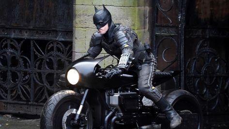 Batman Motorcycle, Batman Bike, Batman Robert Pattinson, The Batman 2022, Batman 2022, Batman Armor, The New Batman, Batman Batmobile, Matt Reeves