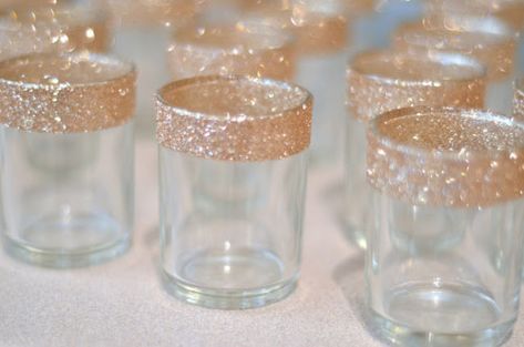 MERRY BRIDES — DIY Glitter Candle Votives Glitter Candle Holders Diy, Wedding Centerpieces Gold, Glitter Candle Holders, Diy Glitter Candles, Wedding Table Centerpieces Diy, Glitter Candle, Décor Table, Table Centerpieces Diy, Vase Deco