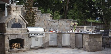 Exterior Grill Design, Built In Outdoor Grill, Brick Pizza Oven Outdoor, Brick Oven Outdoor, Brick Pizza Oven, Outdoor Kitchen Countertops, Outdoor Kitchen Bars, Pizza Oven Outdoor, Brick Oven